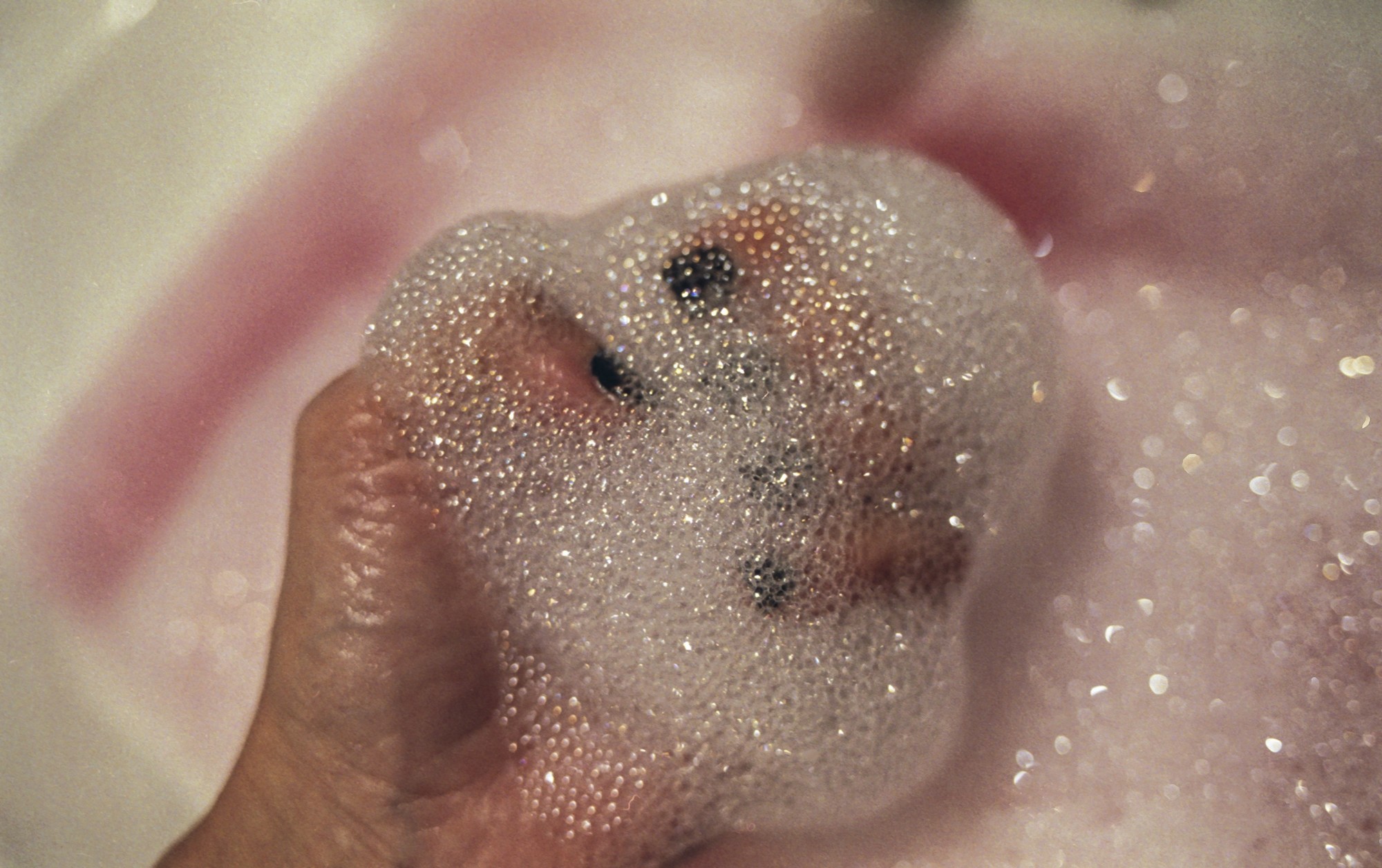 Fujicolor 200 Luces, sombras, reflejos. Autorretrato.