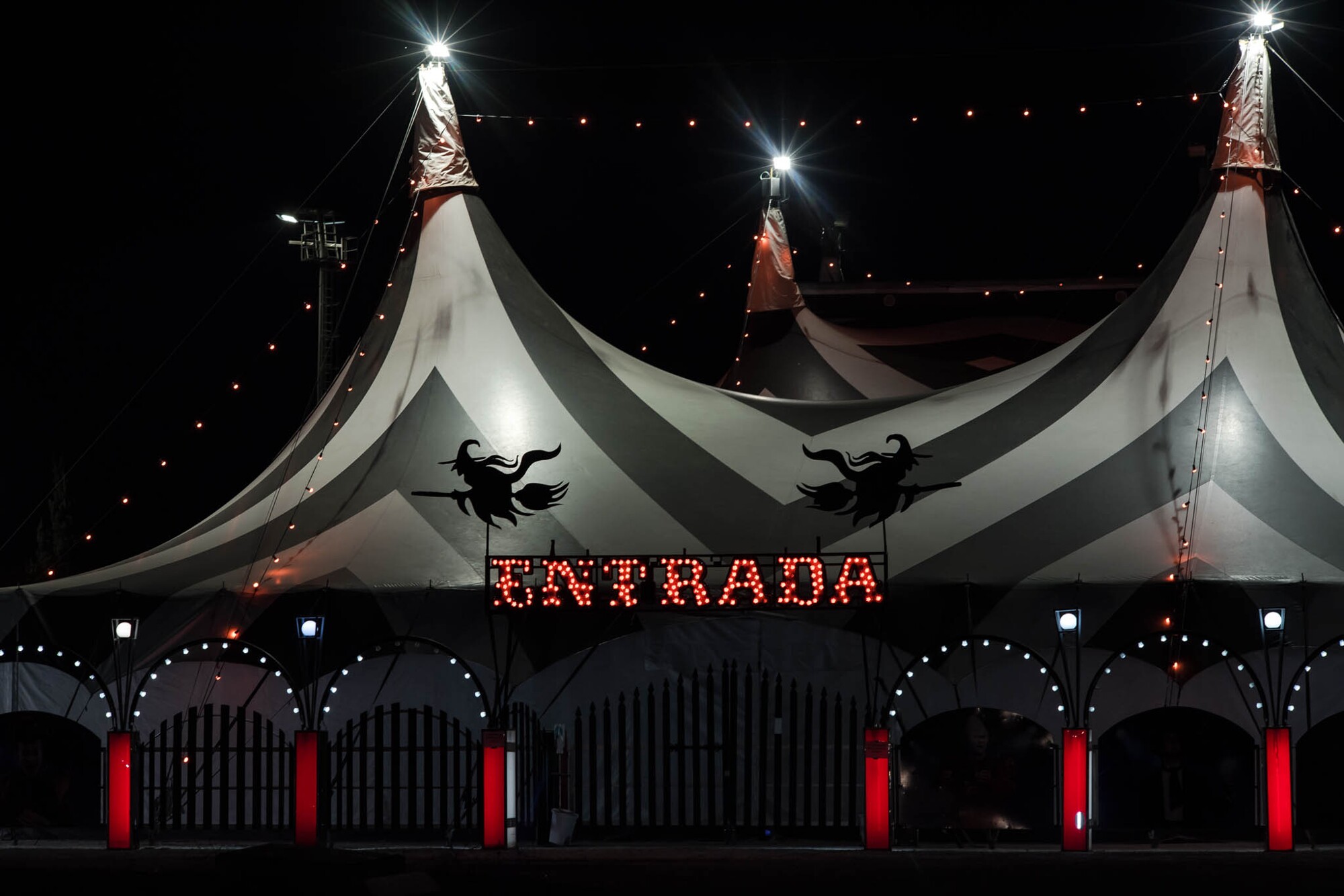 EL CIRCO ENCANTADO